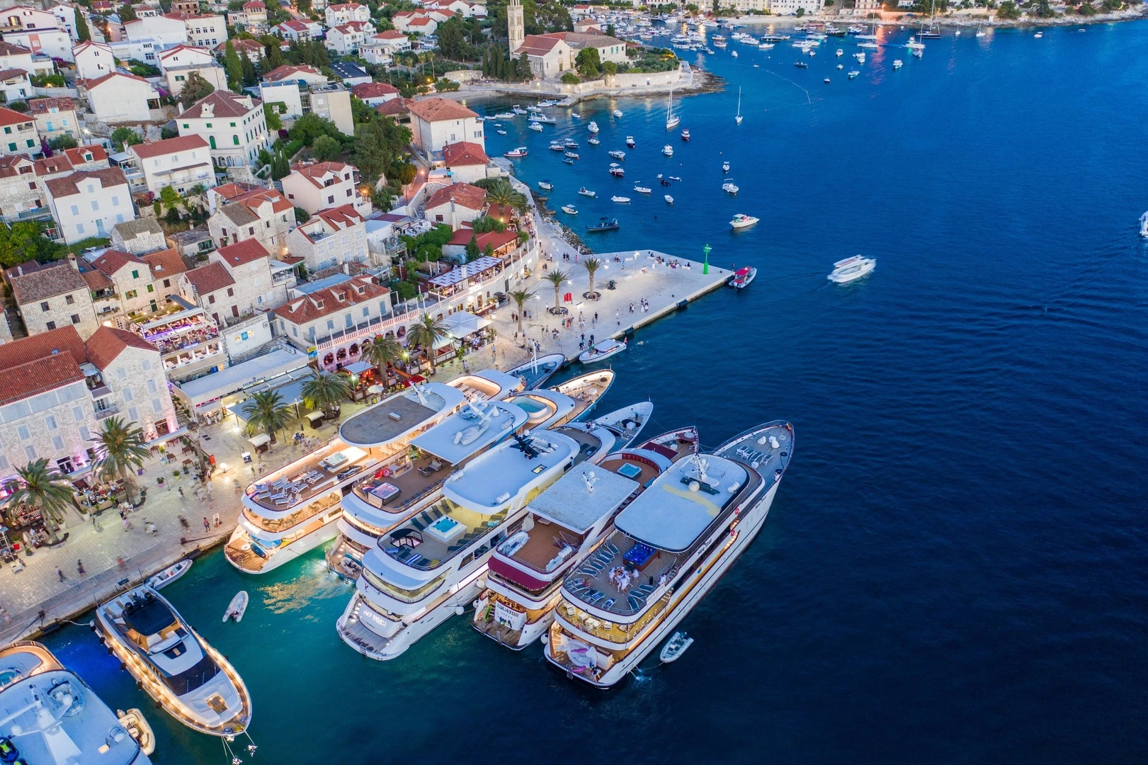 Hvar Island private boat tour from Dubrovnik — Garitransfer
