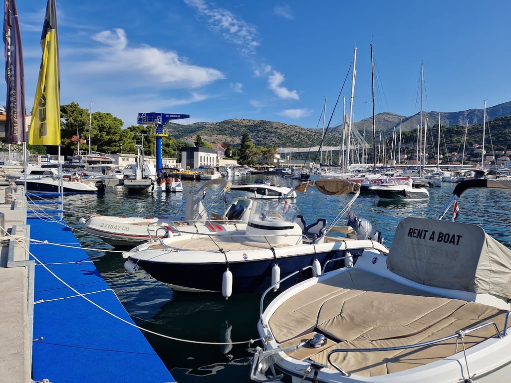 Dubrovnik Coastal Gems: Exploring by Boat