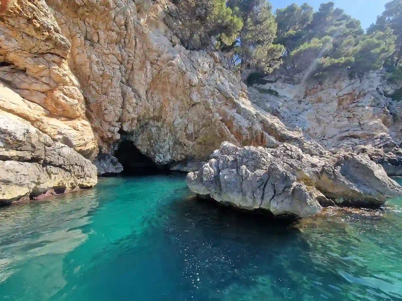 What's the Best Time for a Blue Cave Morning Tour? Here's What Locals Really Say