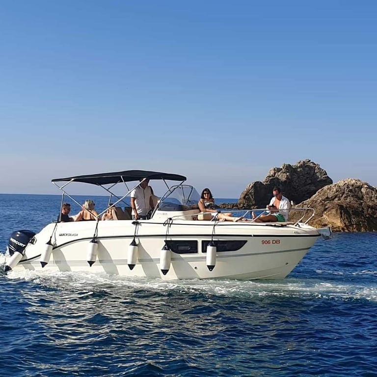 Feel the Thrill: Rent a Speedboat in Dubrovnik with Gari Transfer